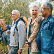 Gemeinsames Wandern von Senioren